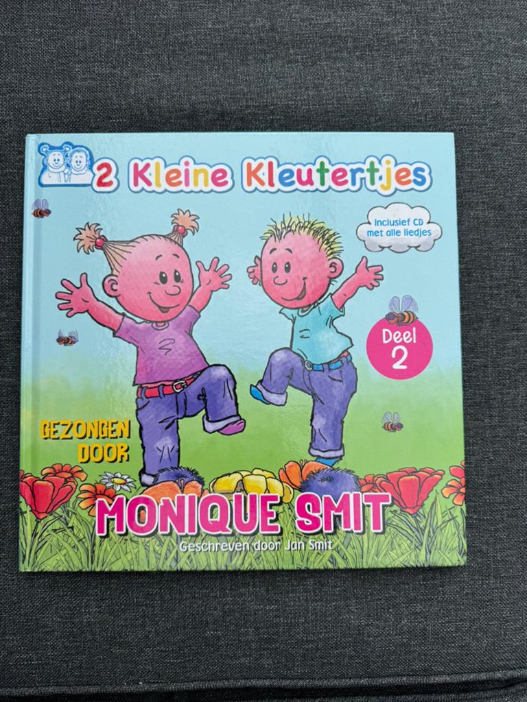 2 kleine kleutertjes boek+cd monique smit, Ophalen of Verzenden, Zo goed als nieuw, 3 tot 4 jaar