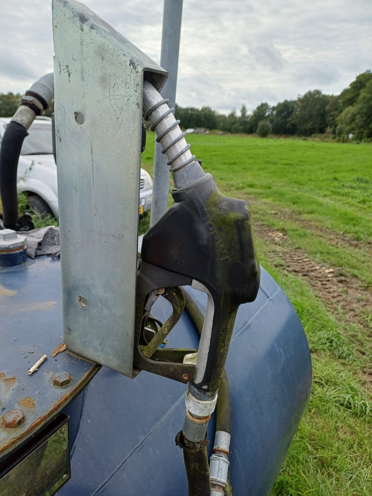 Foto 2 van Dieseltank 1000 liter met pomp en vulpistool