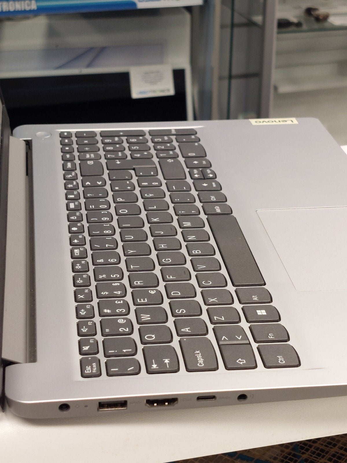 Lenovo IdeaPad 1 - AMD Ryzen 5, 16GB RAM, 477GB SSD, 477GB, Qwerty, Zo goed als nieuw, SSD