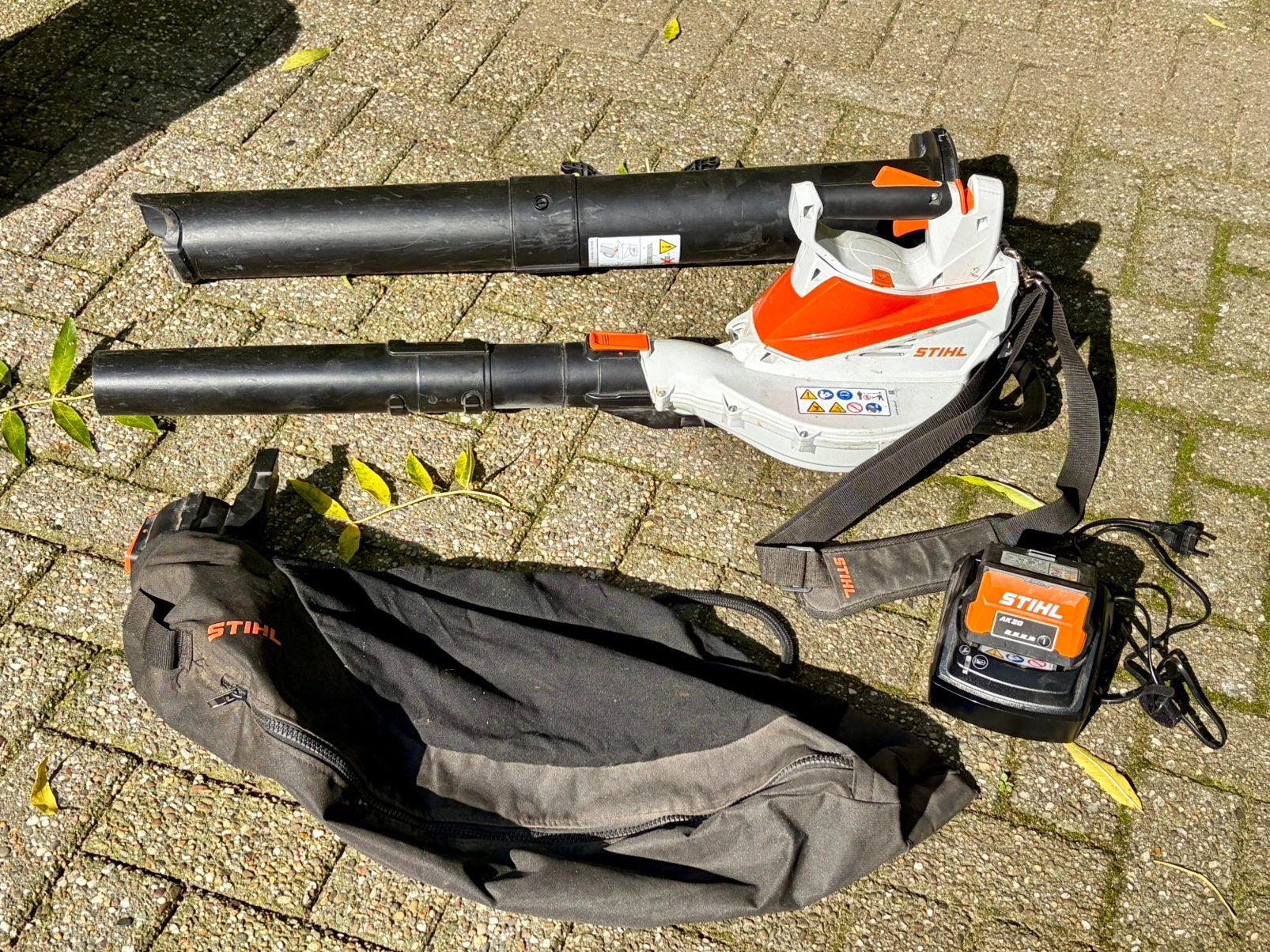 STIHL SHA 56 Accu Bladblazer / Bladzuiger, Tuin en Terras, Ophalen, Met opvangzak, Zo goed als nieuw, Accu