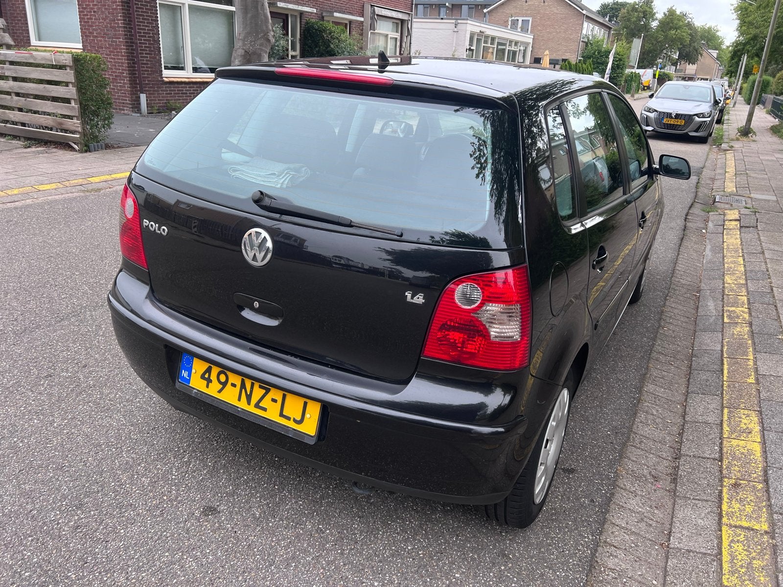 Volkswagen Polo 1.4 55KW 2004 NIEUWE APK, Auto's, Voorwielaandrijving, 15 km/l, 4 cilinders, Zwart