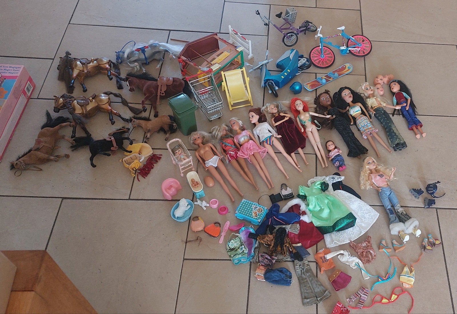 Grote Barbie en poppen collectie met accessoires, Kinderen en Baby's, Speelgoed | Poppen, Ophalen of Verzenden, Gebruikt, Barbie