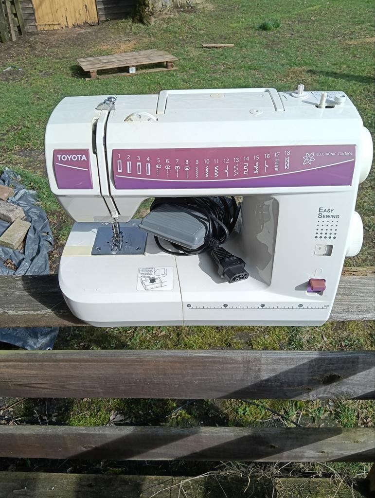 Toyota Easy Sewing naaimachine, Hobby en Vrije tijd, Naaimachines en Toebehoren, Ophalen, Naaimachine, Overige merken