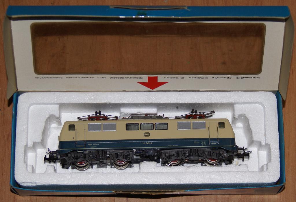 3042 Marklin  E locomotief DB  Br.111, Hobby en Vrije tijd, Modeltreinen | H0, Wisselstroom, Locomotief, Ophalen of Verzenden