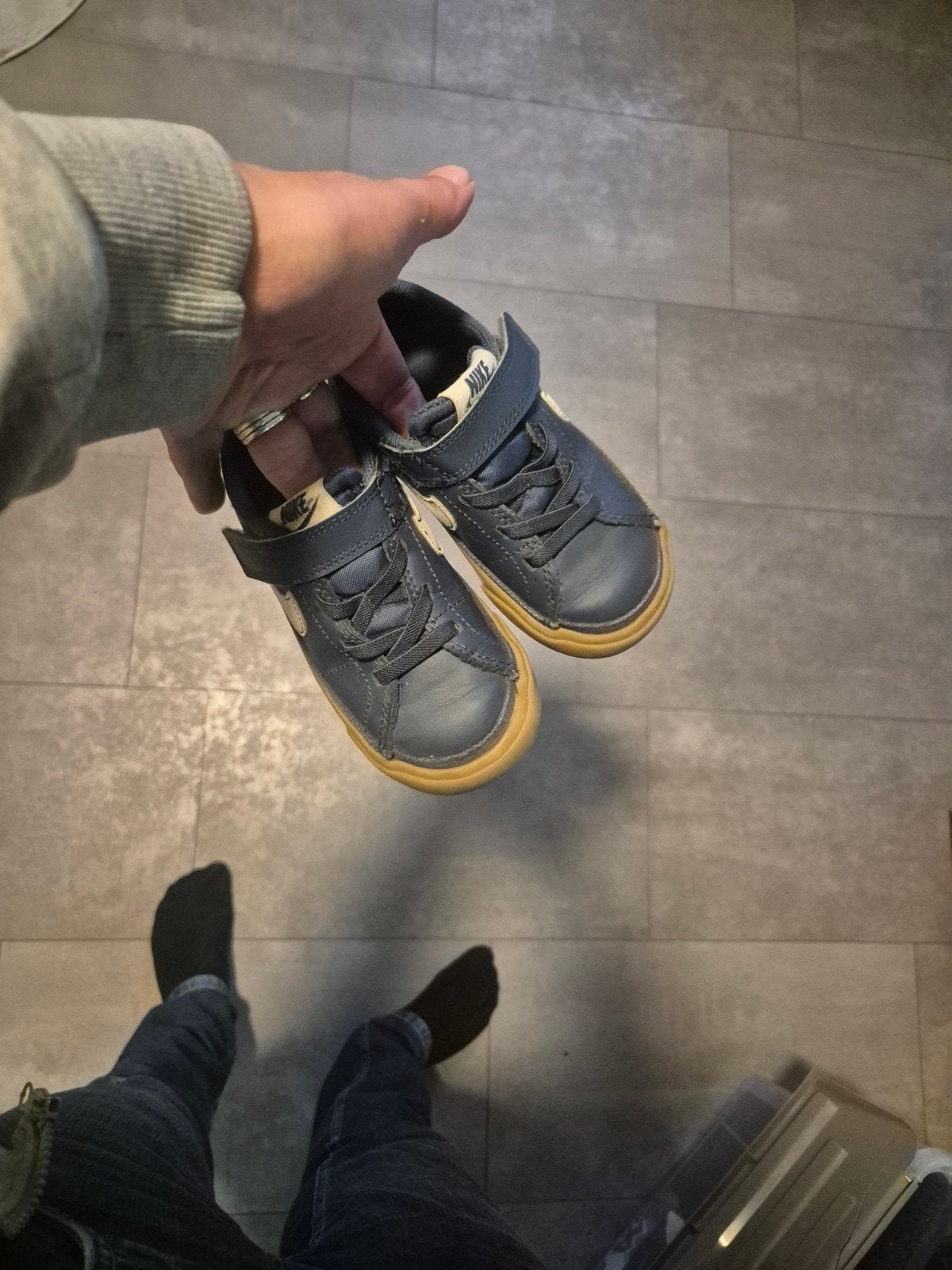 nette schoentjes maat 24 en Paw Patrol slippers/sloffen, Ophalen, Gebruikt, Jongen, Overige typen