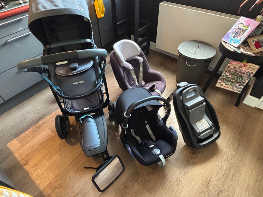 Maxi-Cosi, reiswieg, kinderwagen, autostoel en base, Ophalen, Autogordel of Isofix, Gebruikt, Zijbescherming