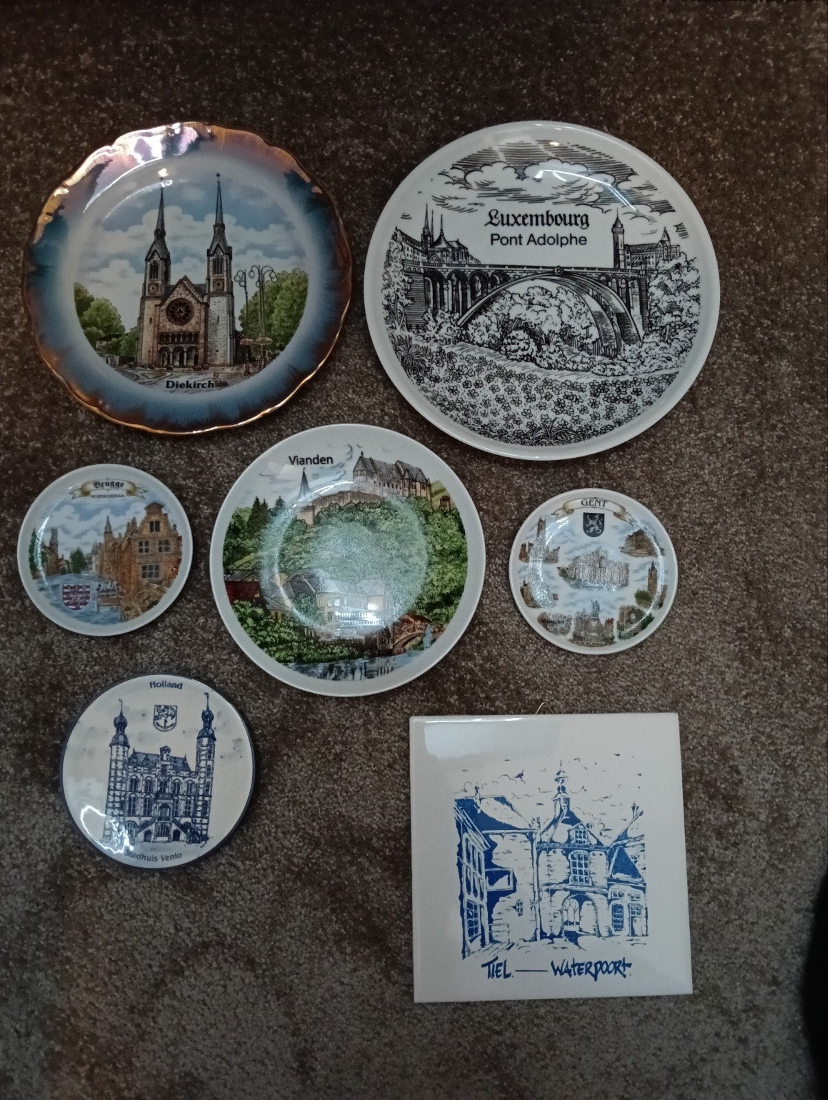 Verzameling van 7 decoratieve borden en 1 tegel, Ophalen of Verzenden