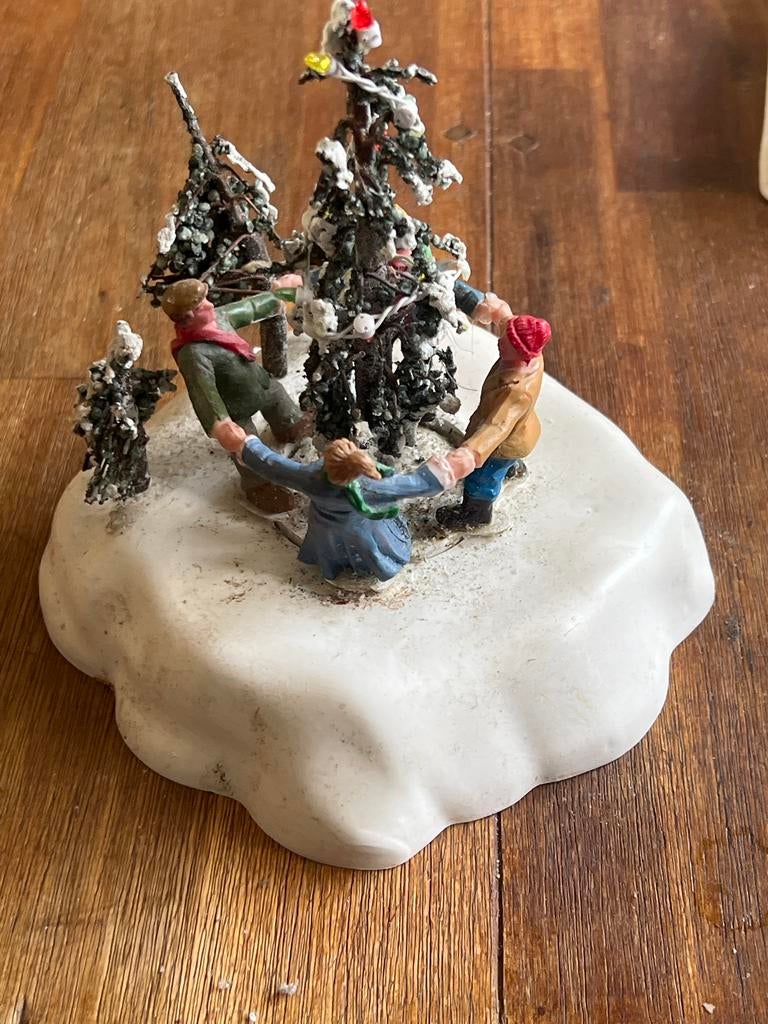 Winterse beeldjes om in bijvoorbeeld een kerstdorp, Ophalen of Verzenden, Zo goed als nieuw