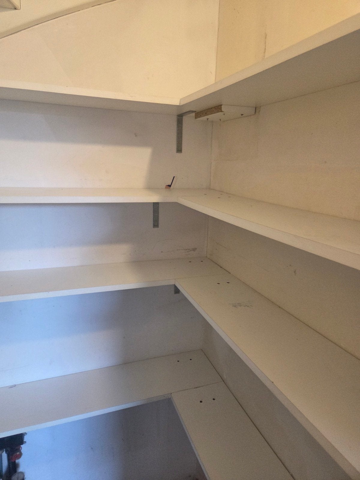 Op maat gemaakte planken voor onder de trap, Ophalen, Met plank(en), Gebruikt, 100 tot 150 cm