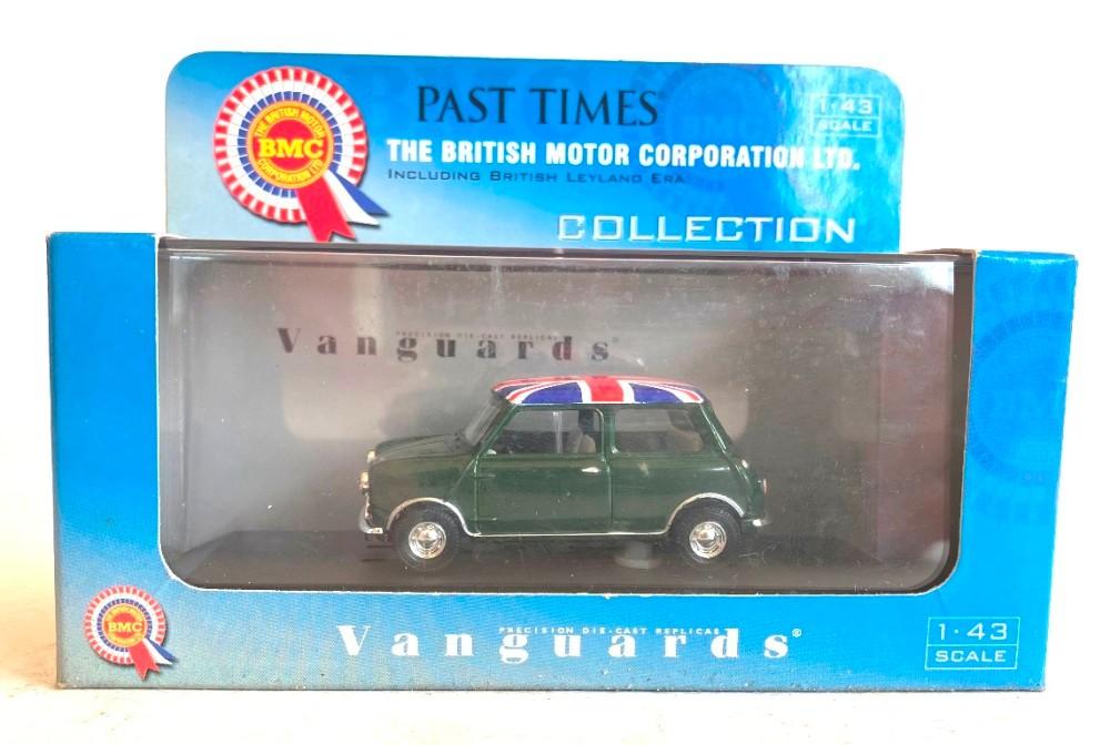 Mini Cooper groen Union Jack Vanguards VA01311., Hobby en Vrije tijd, Modelauto's | 1:43, Ophalen of Verzenden, Zo goed als nieuw