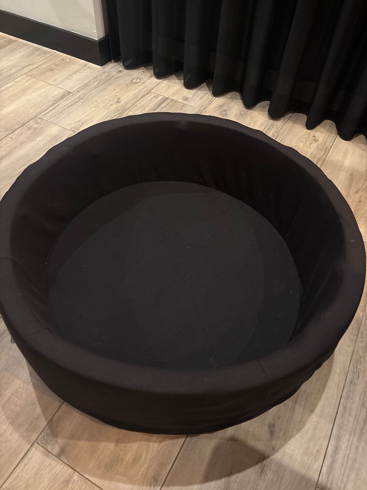 Ronde zwarte ballenbak met 2 zakken ballen (wit, zwart, grij, Ophalen, Gebruikt, Jongen of Meisje