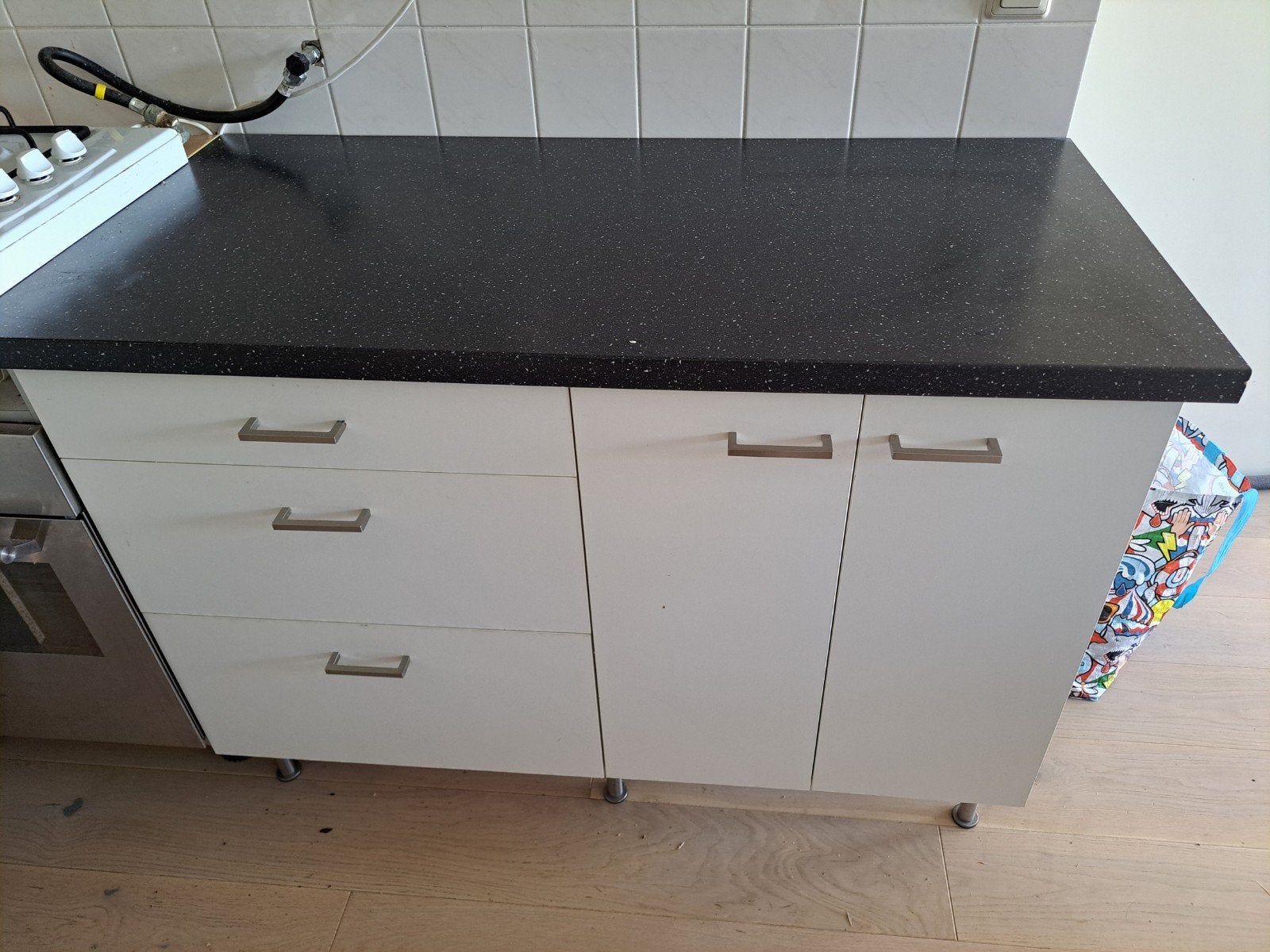 Keukenblokje laag met 3 lades en 2 kastdeuren, Huis en Inrichting, Keuken | Keukenelementen, Ophalen, Gebruikt, 100 tot 150 cm