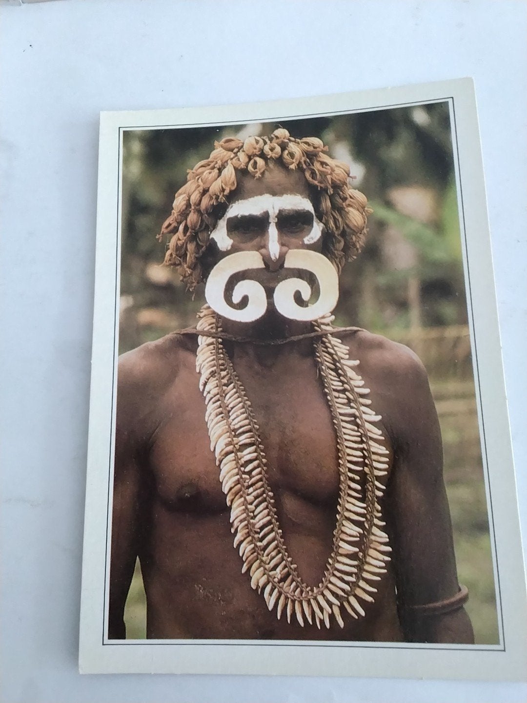 Papoea Nieuw-Guinea Asmat krijger ansichtkaart, Ophalen of Verzenden, 1980 tot heden, Ongelopen