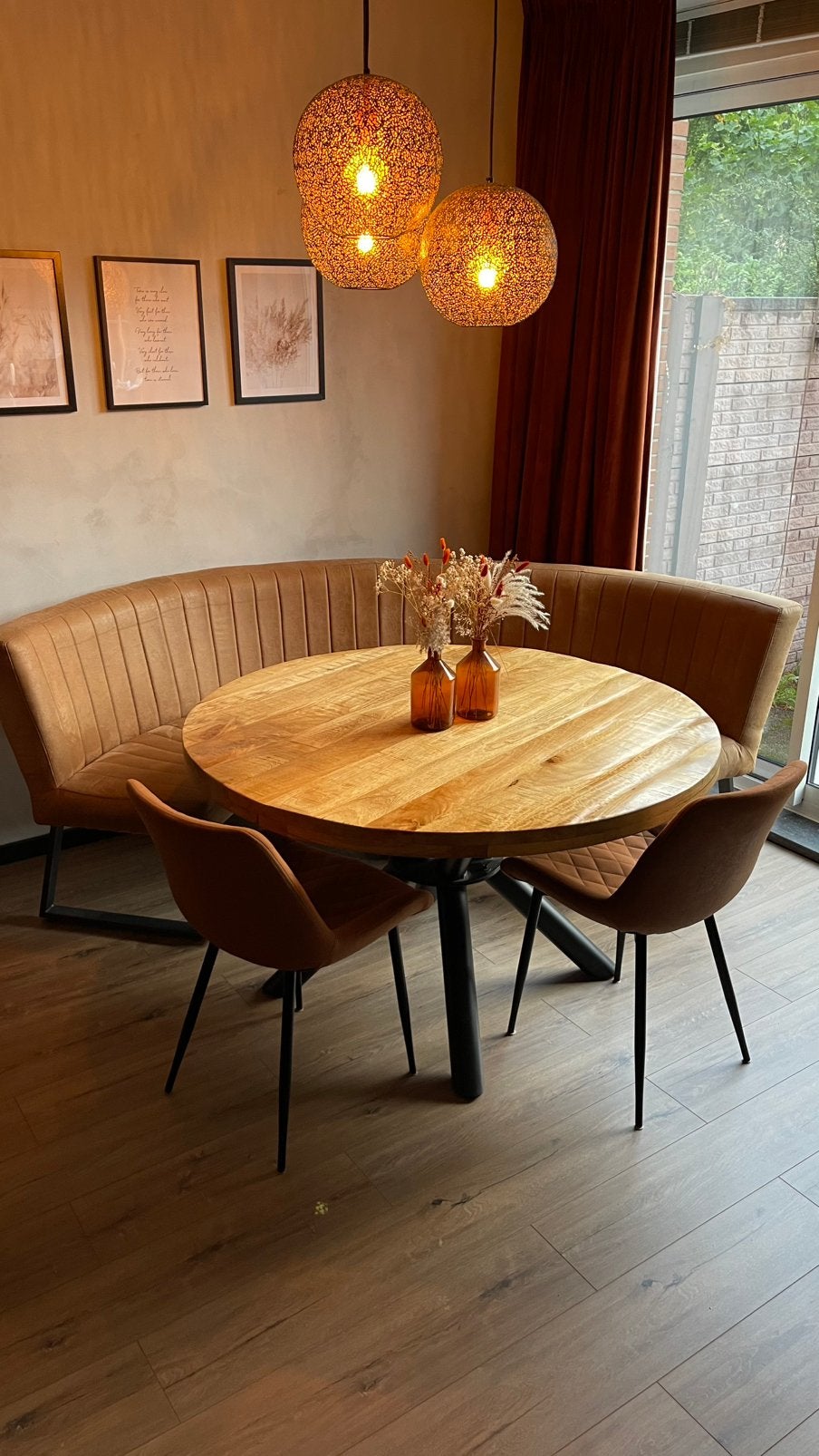 HUUS eethoek ronde tafel Monique 130 cm + bank Soof cognac, Huis en Inrichting, Ophalen, Gebruikt, Rond, Industrieel mangohout