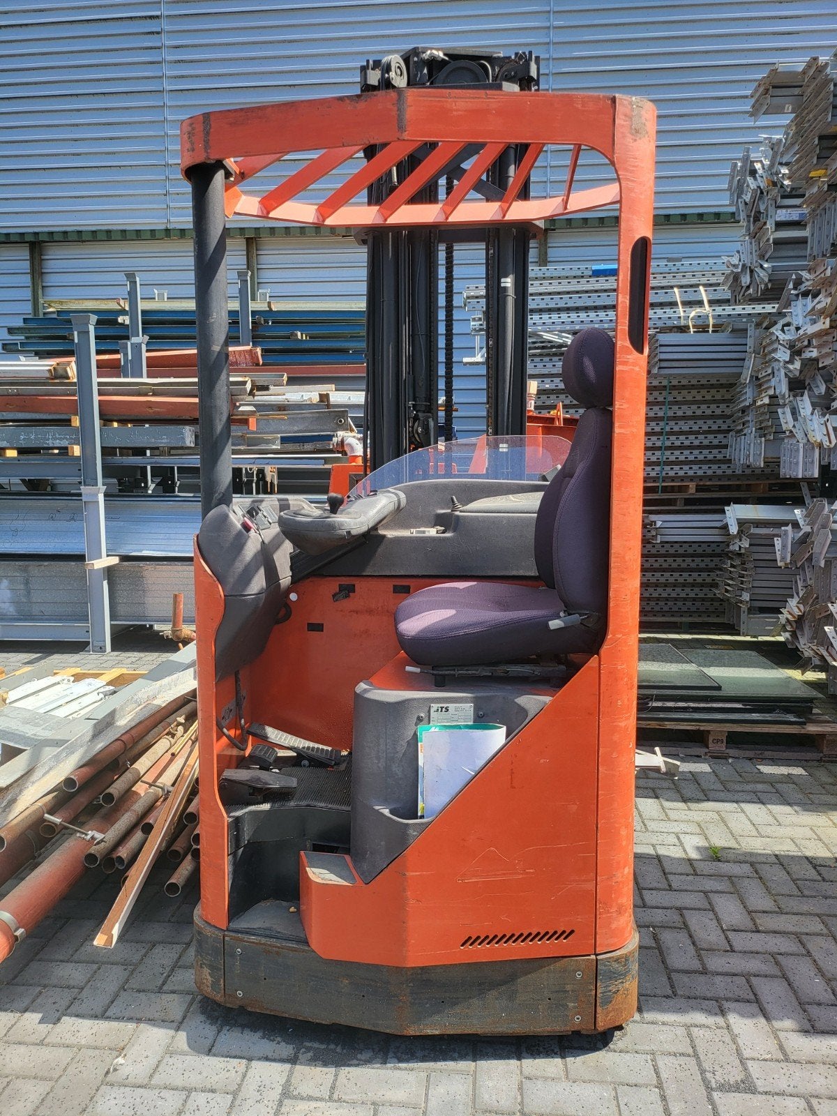BT RR M16 Reachtruck - 1600 kg hefcapaciteit, 100 liter of meer, Ophalen, Transportkar