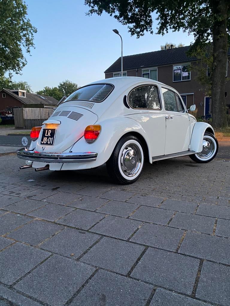 Witte Volkswagen Kever te huur - perfect als trouwauto!, Diensten en Vakmensen, Verhuur | Auto en Motor, Met chauffeur, Trouwauto
