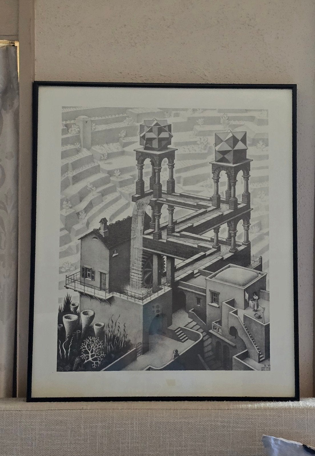 Zwart-wit print van M.C. Escher's 'Waterval',, Ophalen of Verzenden, Print, Ingelijst