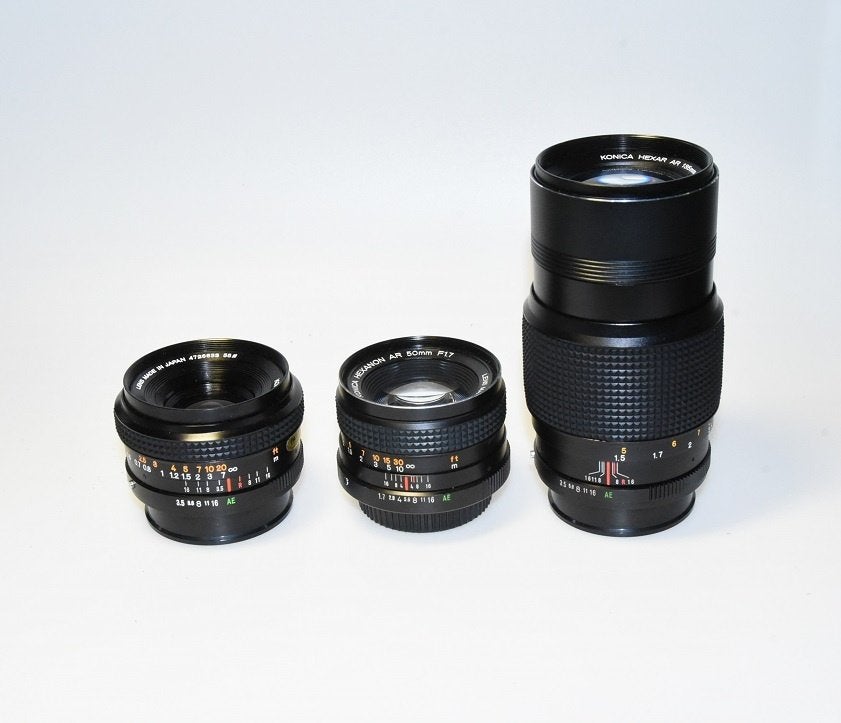 3 Konica Hexar AR lenzen 28mm - 50mm - 135mm, Ophalen of Verzenden, Gebruikt, Standaardlens, Beschermhoes/tas