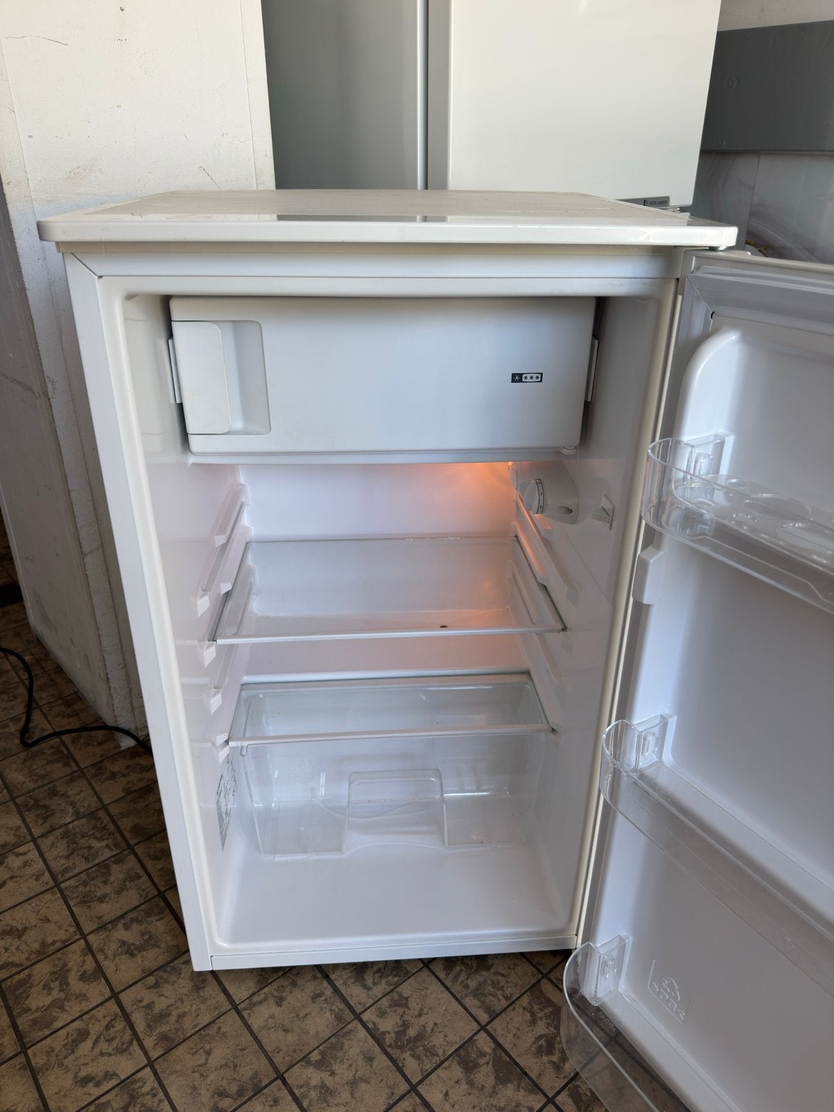 Inventum Koelkast A+ met Vriesvak - Compact & Energiezuinig, Witgoed en Apparatuur, Ophalen, Zo goed als nieuw, Energieklasse A of zuiniger