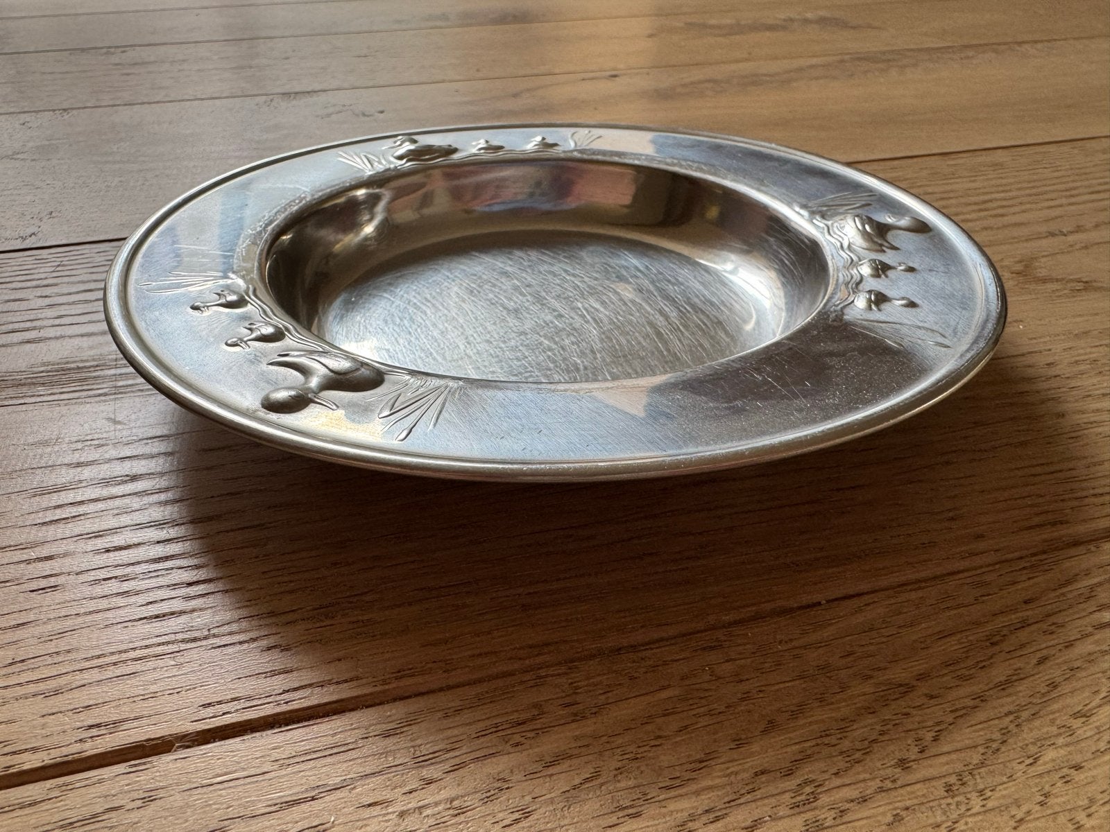 Vintage metalen kinderbord met eenden reliëf, Ophalen of Verzenden