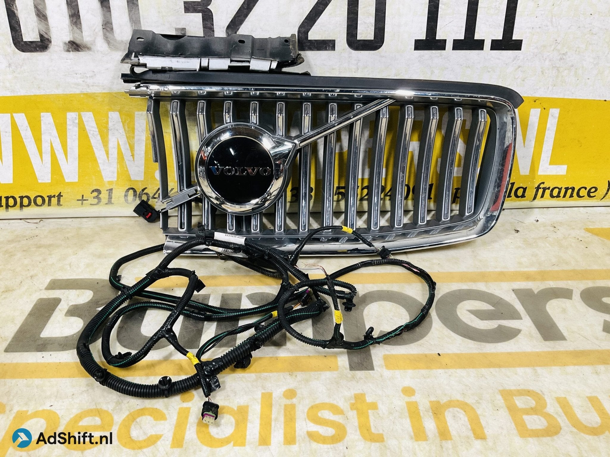 Grill Logo Volvo XC90 XC 90 D34046086001 32356715 Voorbumper