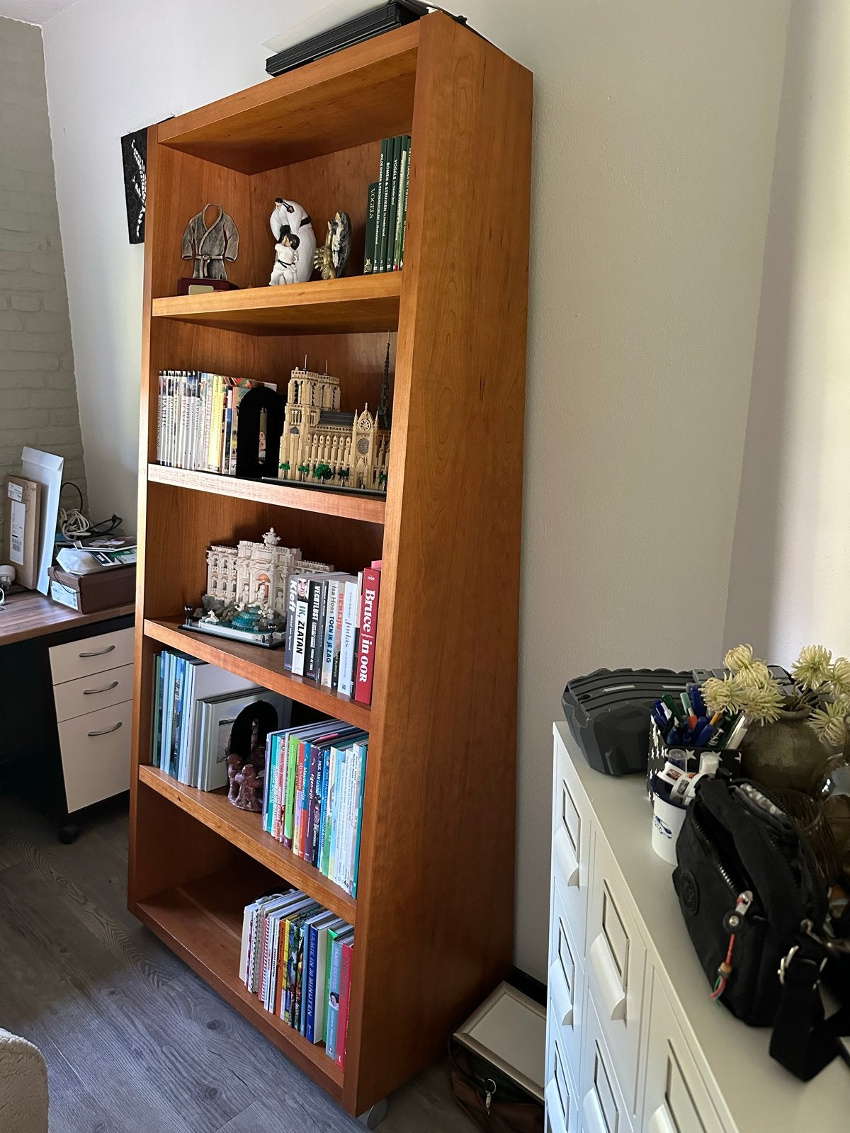 Boekenkast, Ophalen, Met plank(en), 50 tot 100 cm, Zo goed als nieuw