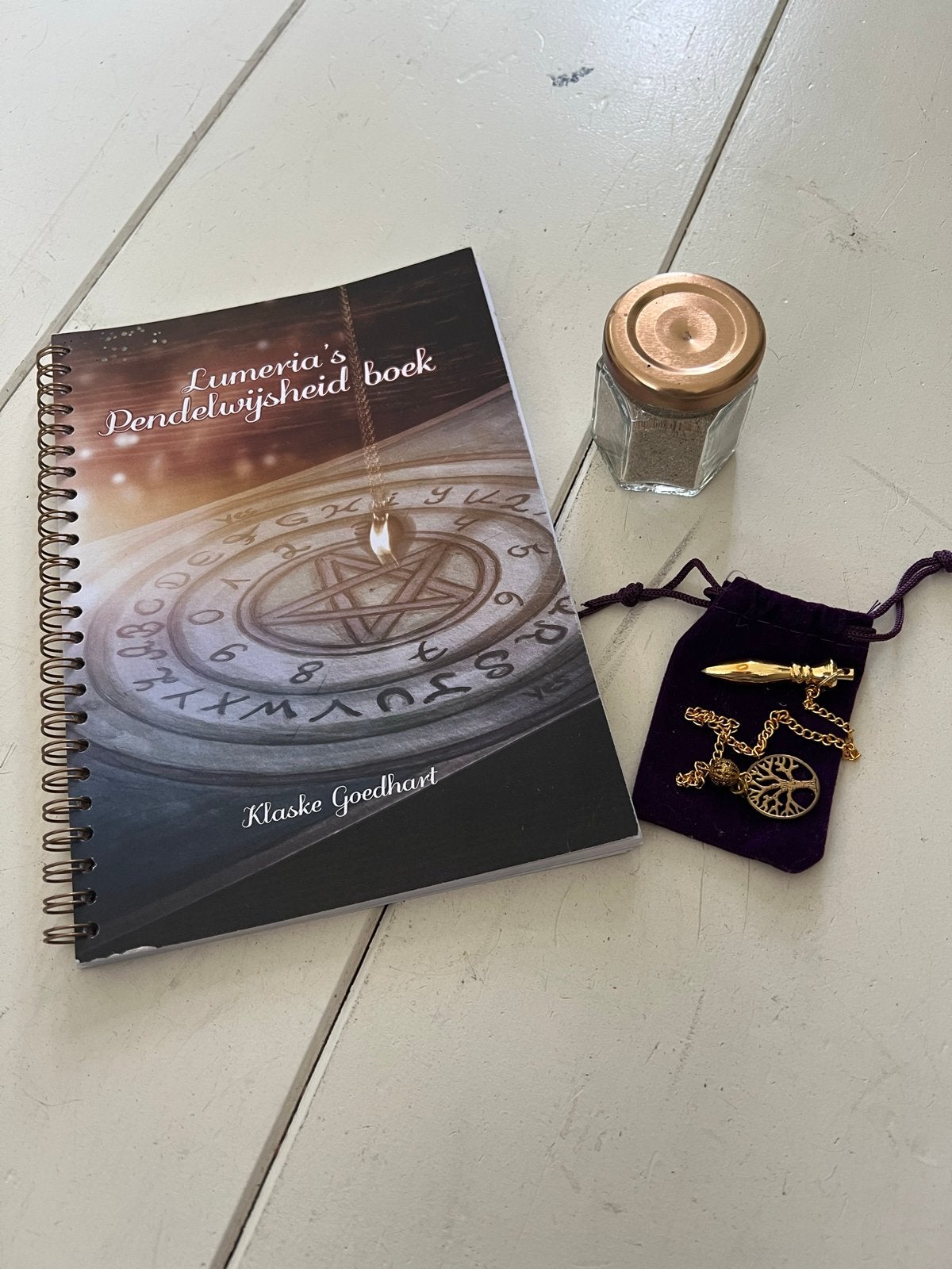 Pendel + Lumeria's Pendelwijsheid boek - Klaske Goedhart, Ophalen of Verzenden, Nieuw, Spiritualiteit algemeen, Instructieboek
