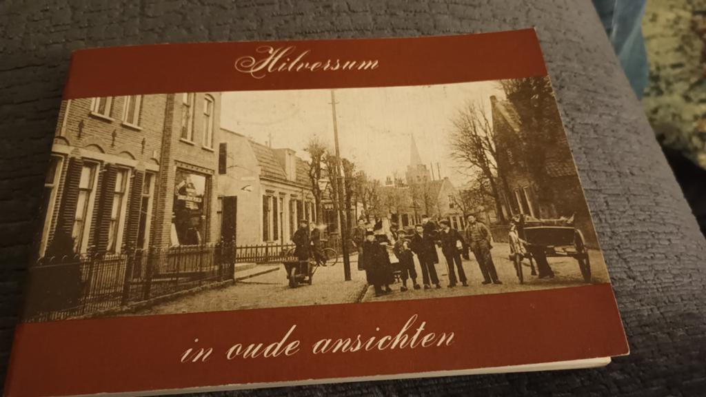 In oude ansichtkaarten  van hilversum linnen kaft, Boeken, Geschiedenis | Stad en Regio, Ophalen of Verzenden