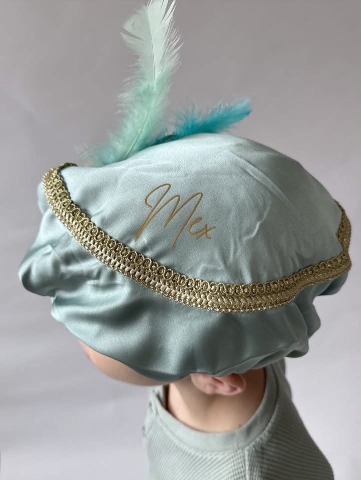 Pietenmuts met naam en veer - Diverse kleuren, Ophalen of Verzenden, Zo goed als nieuw