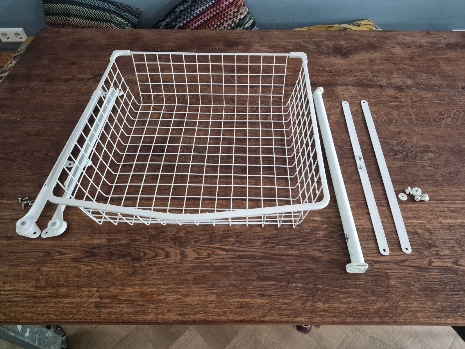 Ikea Hjalpa draadmand en roede voor kledingkast, Ophalen, 50 tot 100 cm, Zo goed als nieuw, Minder dan 100 cm