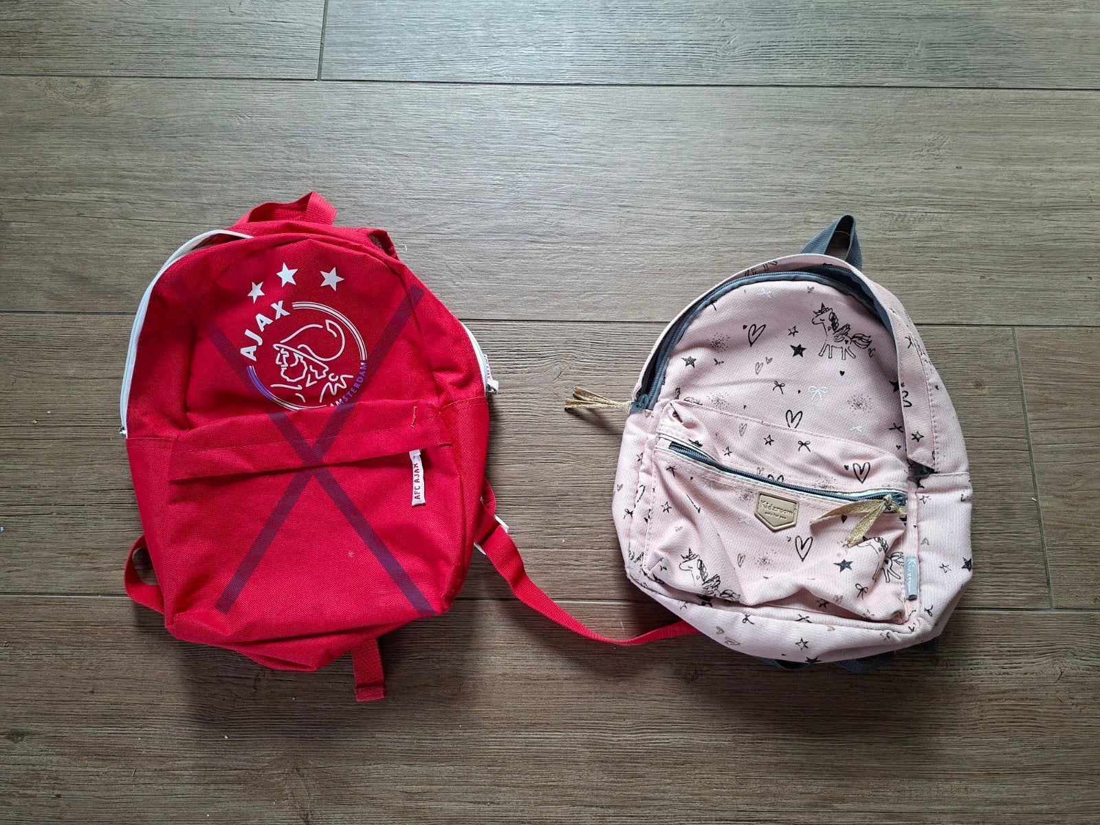 (School)tas meisje (alleen rechtse nog beschikbaar), Ophalen