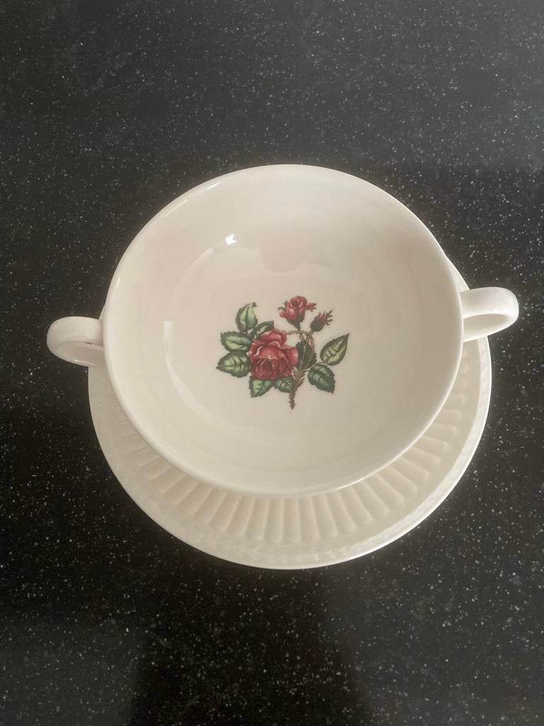 Wedgwood Moss Rose Soepkom met Schotel, Ophalen of Verzenden
