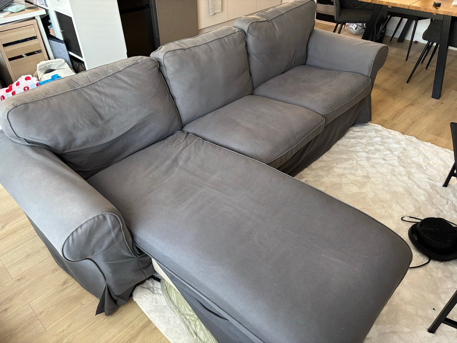 Grijze hoekbank met chaise longue uiterlijk maandag ophalen, Huis en Inrichting, Banken | Sofa's en Chaises Longues, Ophalen, 250 tot 300 cm