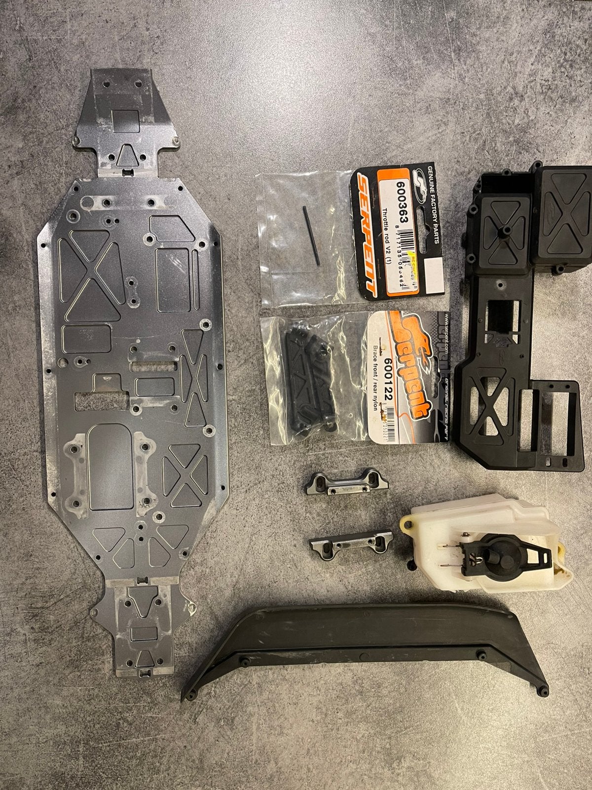 Serpent Cobra 811 b Nitro Parts, Ophalen, Zo goed als nieuw, Onderdeel, Nitro