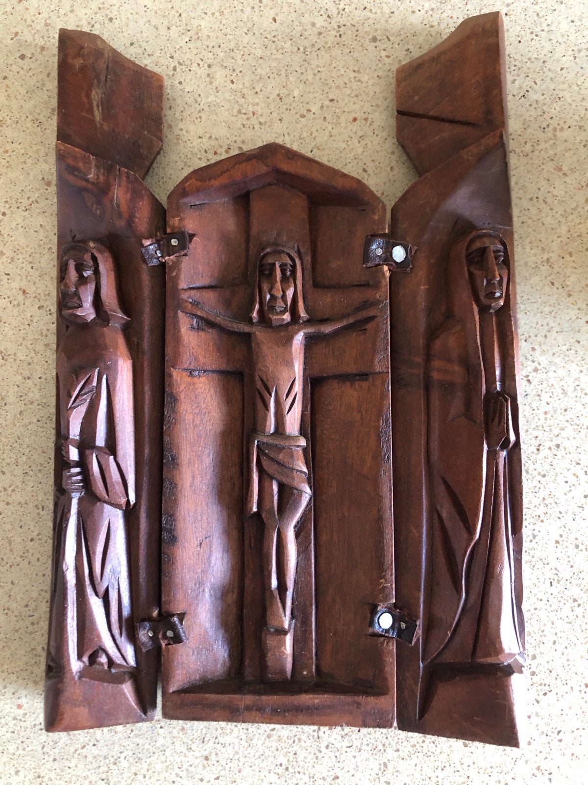Antiek houten drieluik met Christus aan het kruis, Antiek en Kunst, Ophalen of Verzenden