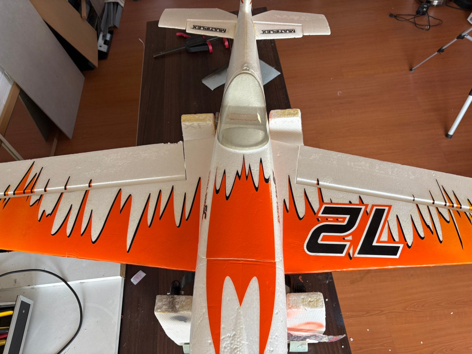 1x330cs 1x p51 houtbouw 1x sbach342, Ophalen, Zo goed als nieuw