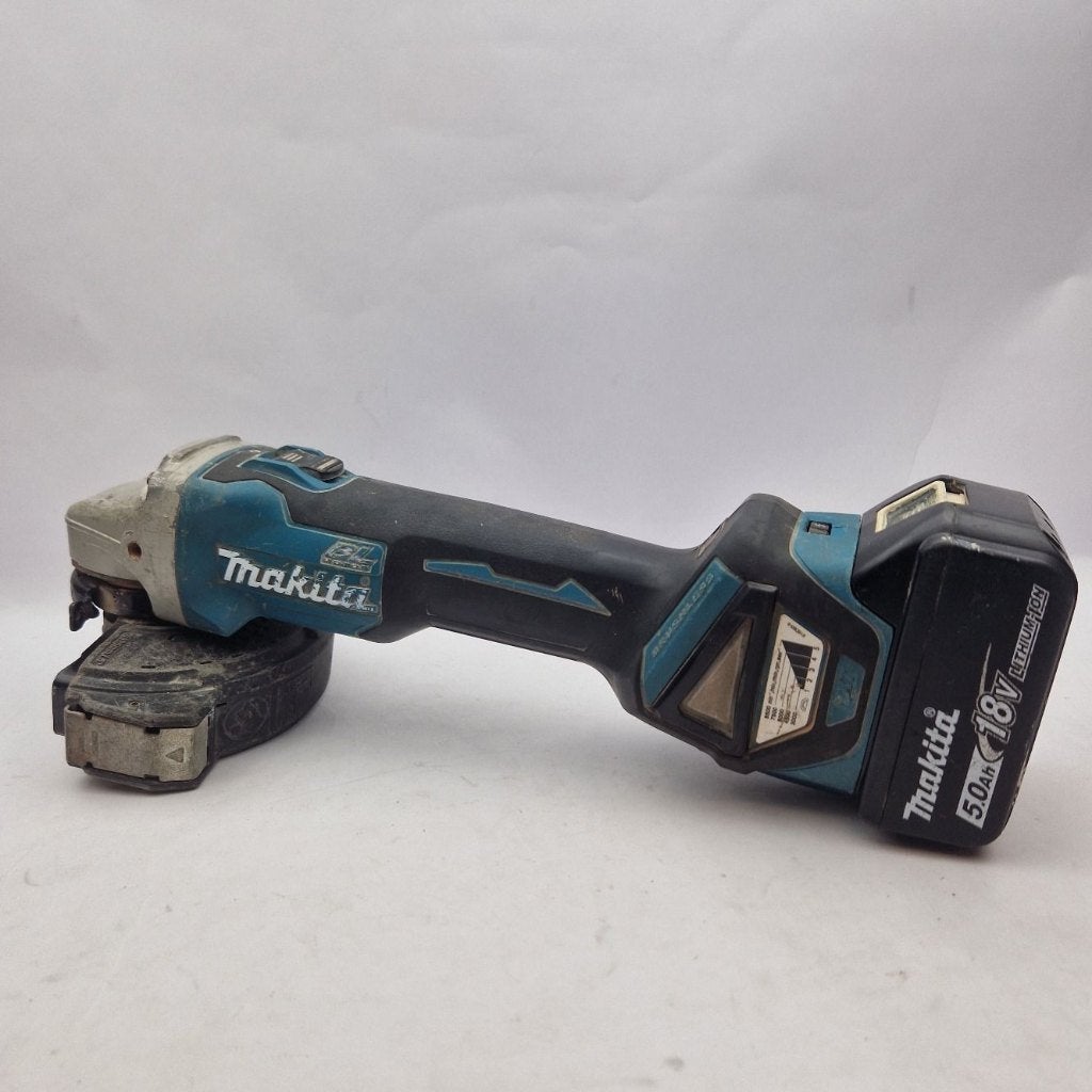 Makita DGA511 Haakse Slijper + Acc. 5.0Ah | Nu voor € 149,99, Ophalen of Verzenden, Gebruikt, Minder dan 700 watt, Overige typen