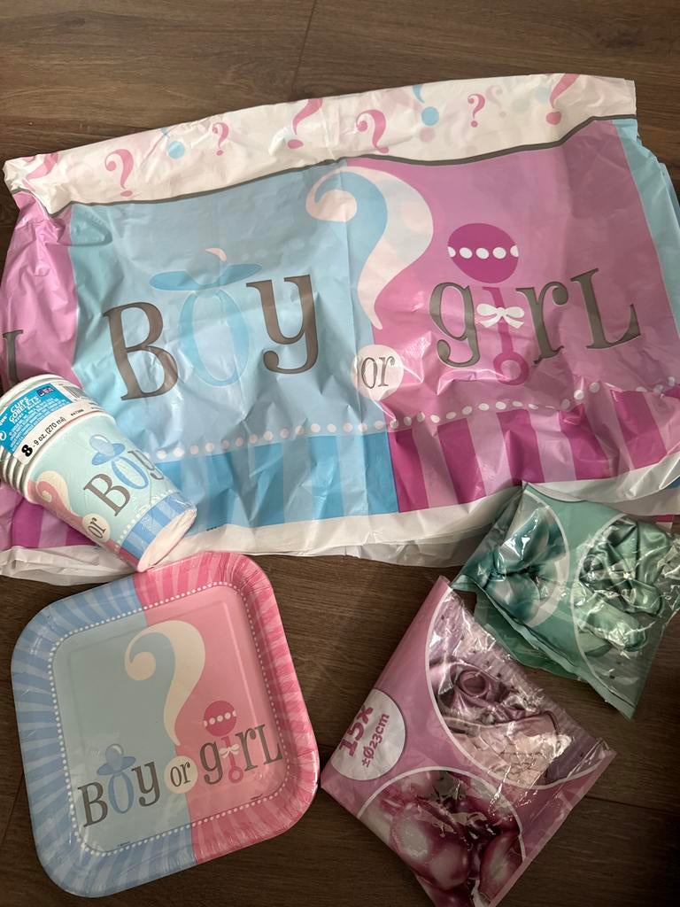 Gender Reveal Feestpakket: Bekers, Borden, Ballonnen, Tafelk, Ophalen of Verzenden, Zo goed als nieuw, Feestartikel, Geboorte of Huwelijk