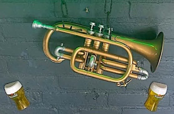 Te koop mancave Cornet trompet goud met zilver kleur ., Ophalen of Verzenden, Gebruikt, Overige typen, Met koffer
