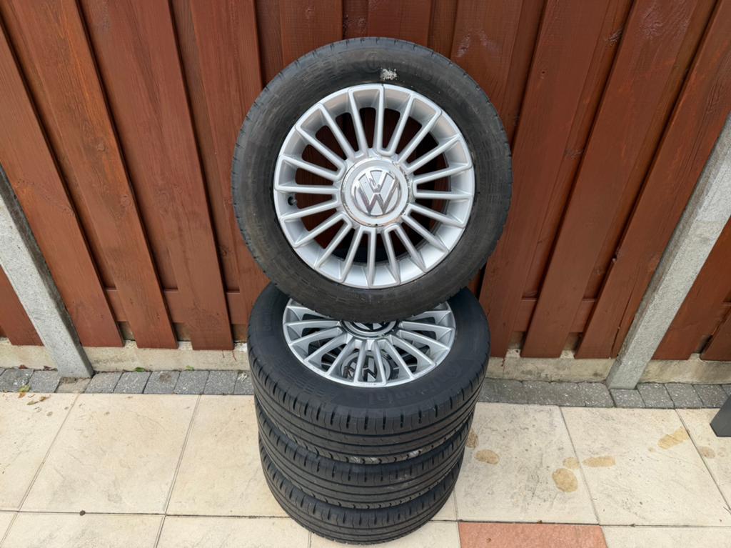 VW UP ORIGINEEL VELGEN CONTINENTAL ZOMER BANDEN, Auto-onderdelen, Banden en Velgen, 15 inch, Banden en Velgen, Zomerbanden, 185 mm