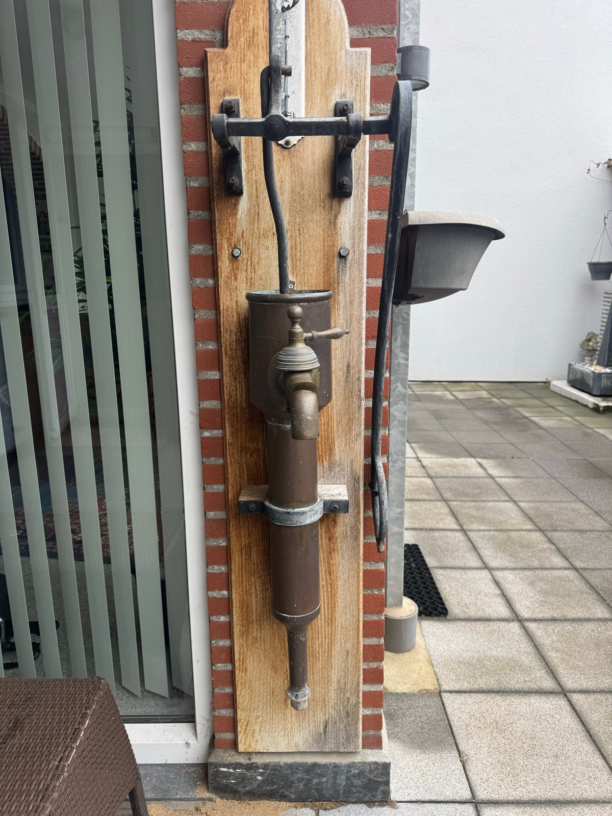 Decoratieve waterpomp met kraan en emmer, Ophalen, Gebruikt