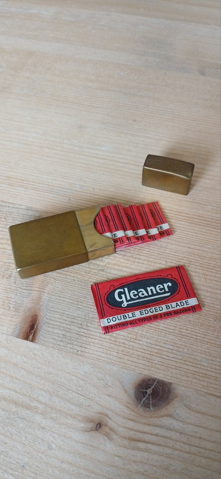 Vintage Gleaner scheermesjes in messing houder, Ophalen of Verzenden
