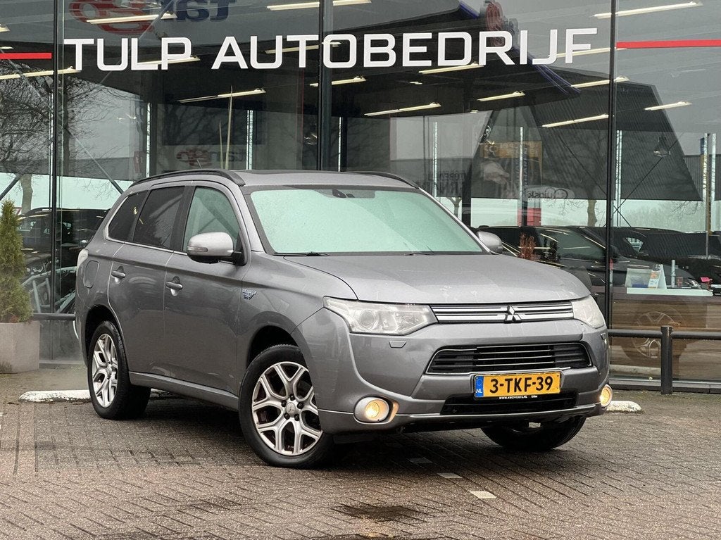 Mitsubishi Outlander 2.0 PHEV Instyle Lees tekst!, Auto's, Mitsubishi, Zwart, 4 cilinders, Bedrijf, Vierwielaandrijving
