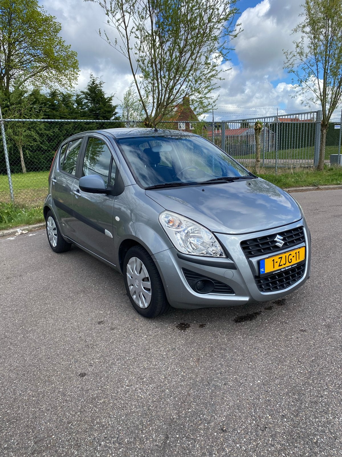 Suzuki Splash 1.0 2015 Grijs, Auto's, Voorwielaandrijving, 31 €/maand, Origineel Nederlands, Handgeschakeld