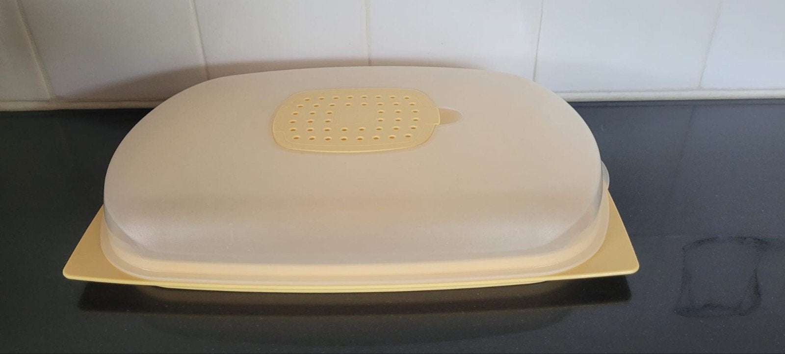 Tupperware bewaardoos met ventilatie, geel/transparant, Huis en Inrichting, Ophalen of Verzenden, Gebruikt, Geel, Bewaardoos