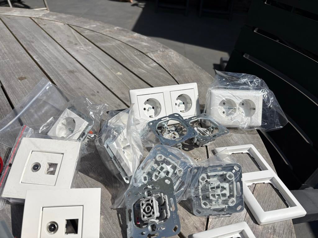 Gira Systeem 55 schakelmateriaal, mat wit, Ophalen of Verzenden, Zo goed als nieuw, Schakelaar
