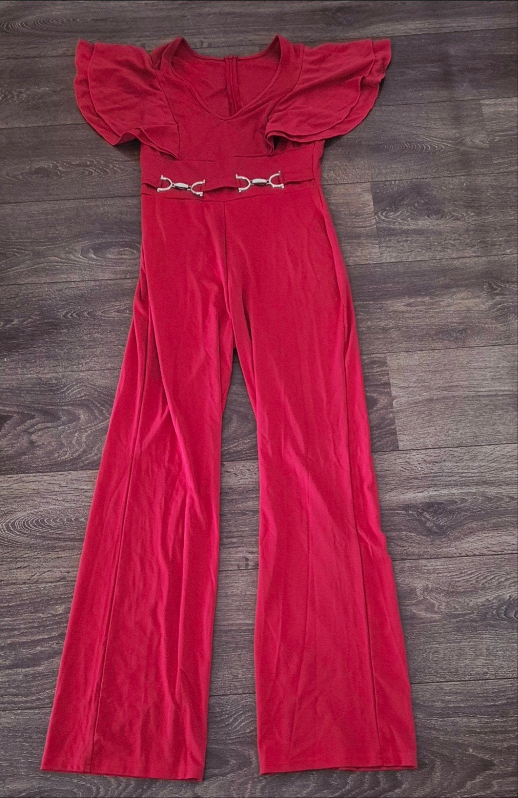 Rode onesie met wijde pijpen

1 maat, rekbaar stofje

Vals a, Ophalen, Zo goed als nieuw, Rood