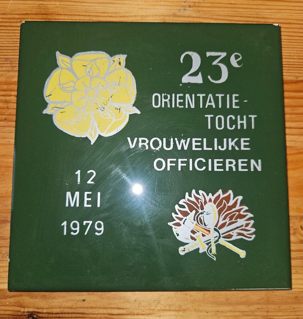 Tegeltje Milva, Verzamelen, Ophalen of Verzenden, Landmacht, Nederland, Kunstobject