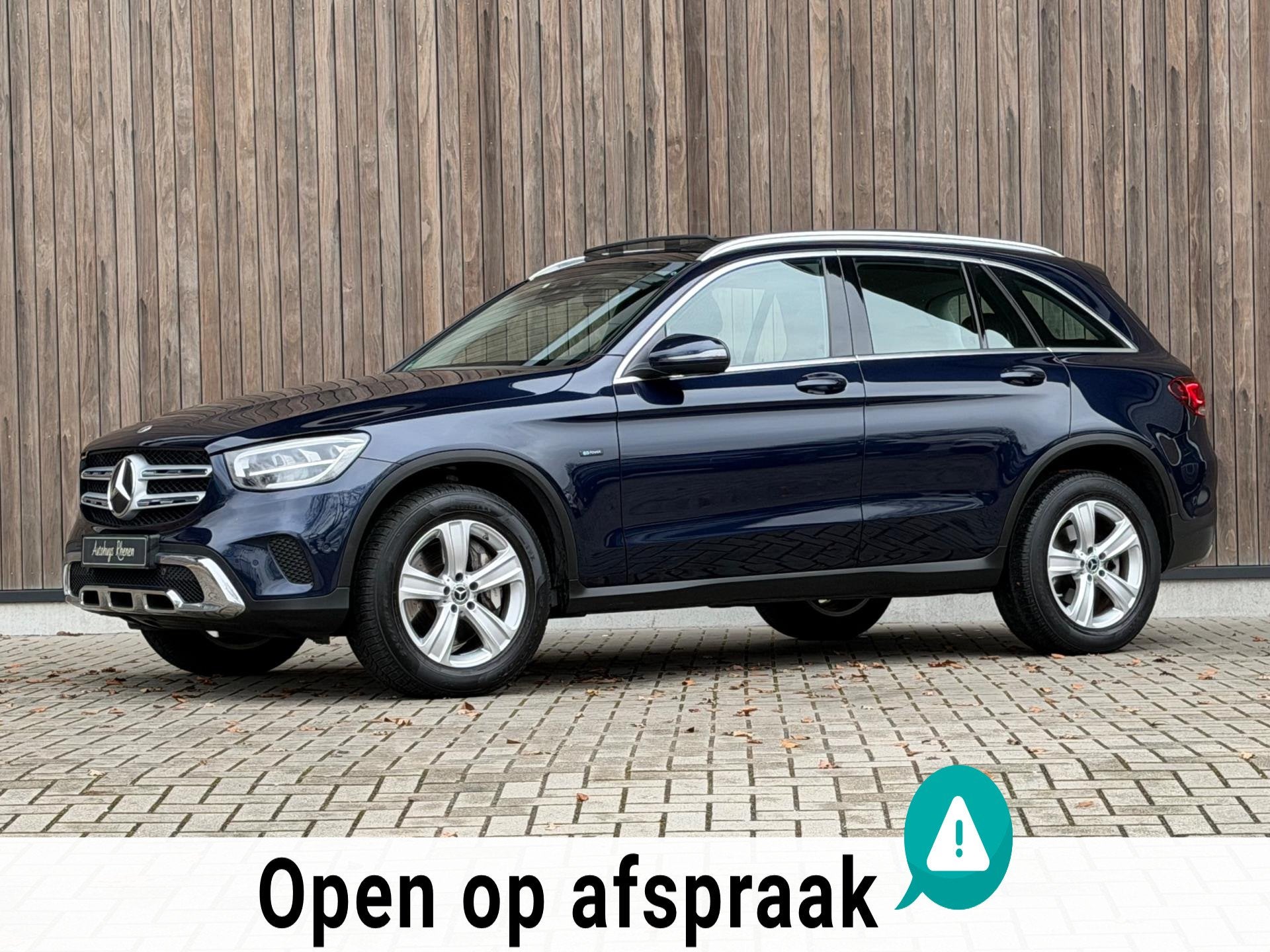 Mercedes-Benz GLC-klasse 300e 4MATIC / PANO / TREKHAAK /, Auto's, Automaat, Dealer onderhouden, Stof, Gebruikt