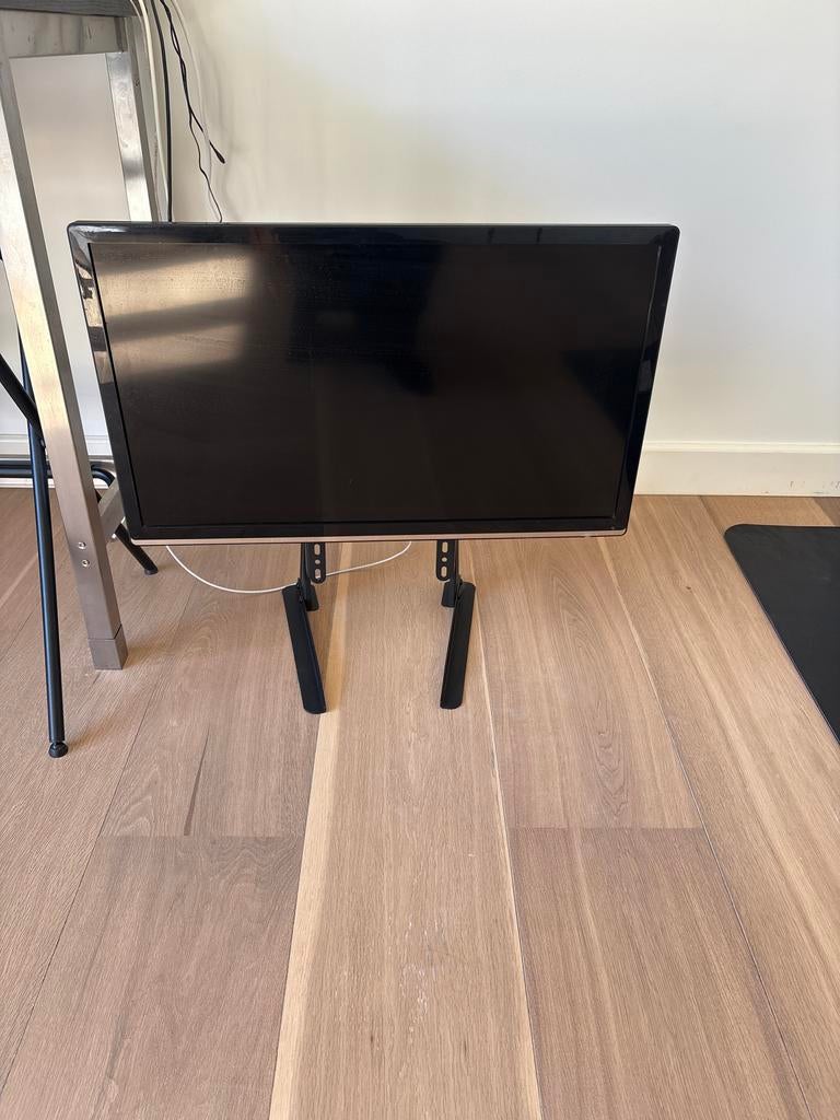 OK TV 32 Inch LED TV - Kleine beschadiging rechtsonder, 50 Hz, 80 tot 100 cm, Ophalen, Overige merken